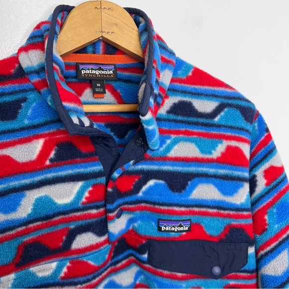PATAGONIA Delta Navy Blue and Red Wave Printed Snap T Synchilla Fleece - Picture 3 of 5